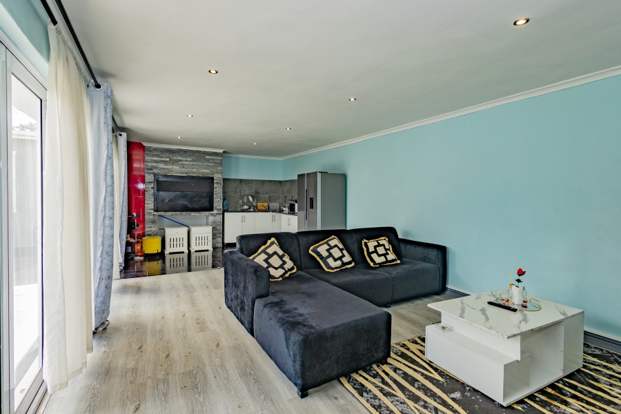 5 Bedroom Property for Sale in Vasco Estate Western Cape